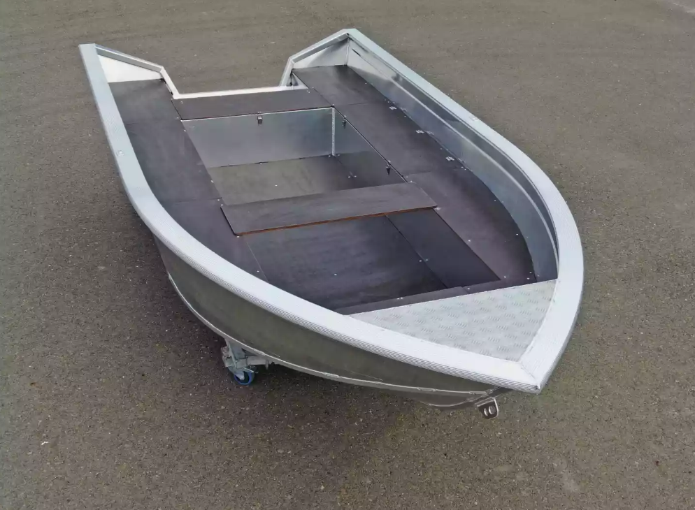 Алюминиевая лодка  Неман-420 в Балакове