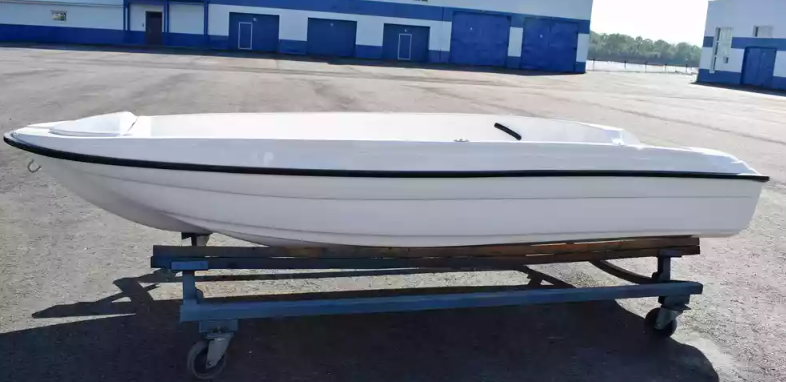 Стеклопластиковая лодка Пингвин (тримаран) в Балакове