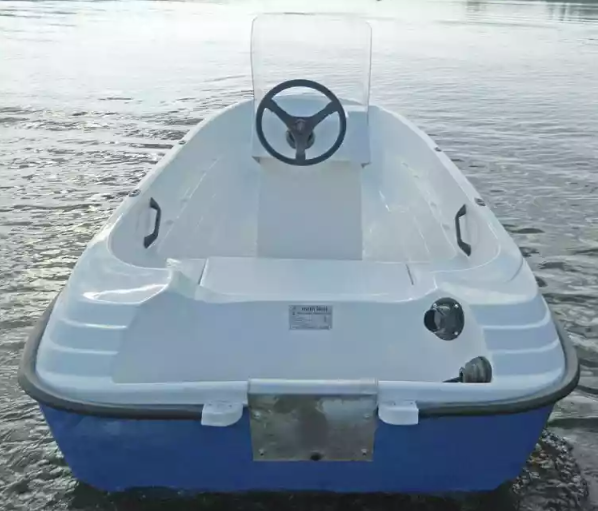 Стеклопластиковая лодка Пингвин с консолью (тримаран) в Балакове