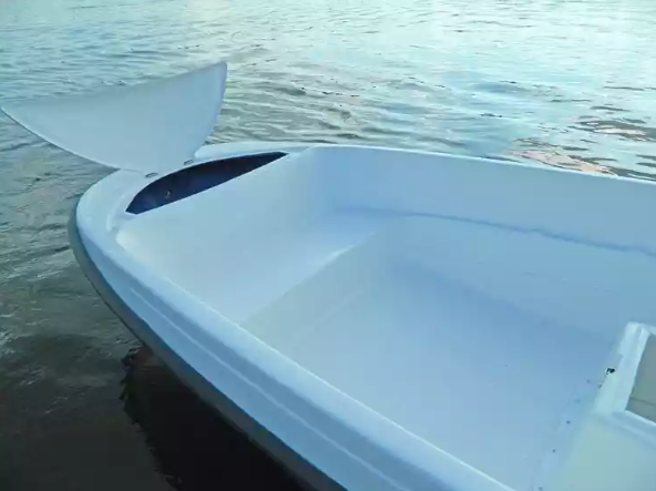 Стеклопластиковая лодка Пингвин с консолью (тримаран) в Балакове