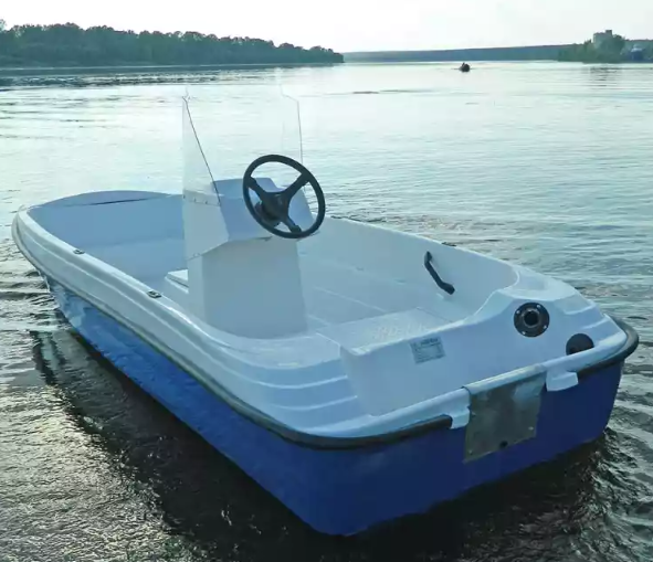 Стеклопластиковая лодка Пингвин с консолью (тримаран) в Балакове