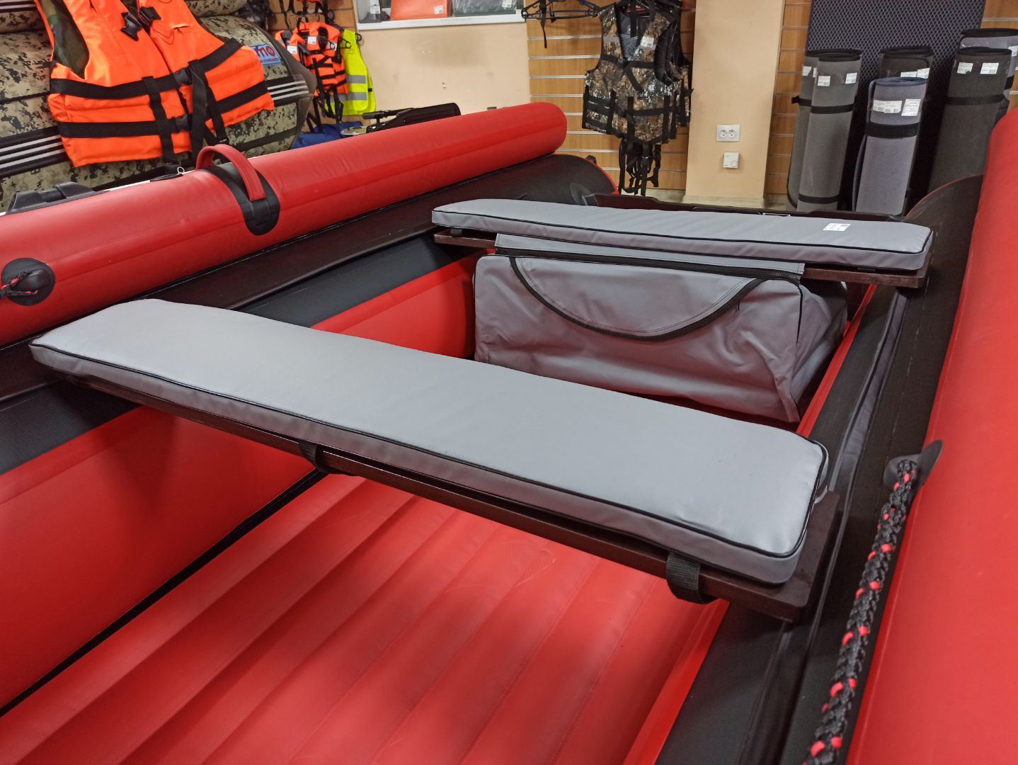 КОМПЛЕКТ МЯГКИХ НАКЛАДОК С СУМКОЙ ДЛЯ ЛОДОК 90Х20 СЕРЫЙ в Балакове