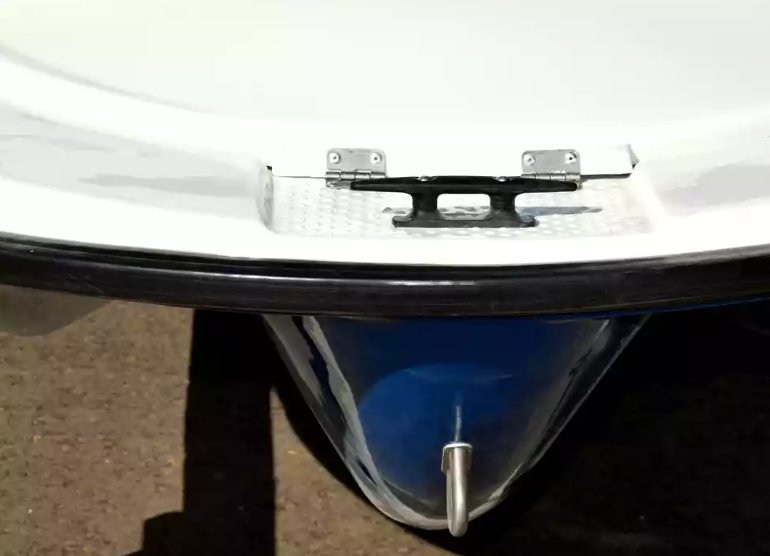 Стеклопластиковая лодка Пингвин с консолью (тримаран) в Балакове