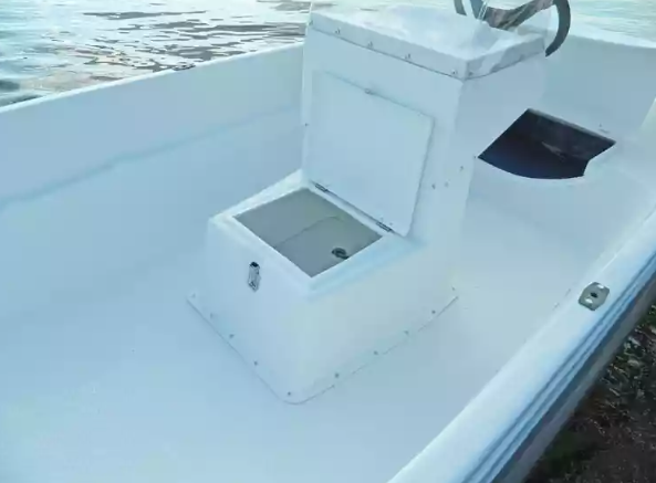 Стеклопластиковая лодка Пингвин с консолью (тримаран) в Балакове