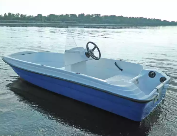 Стеклопластиковая лодка Пингвин с консолью (тримаран) в Балакове