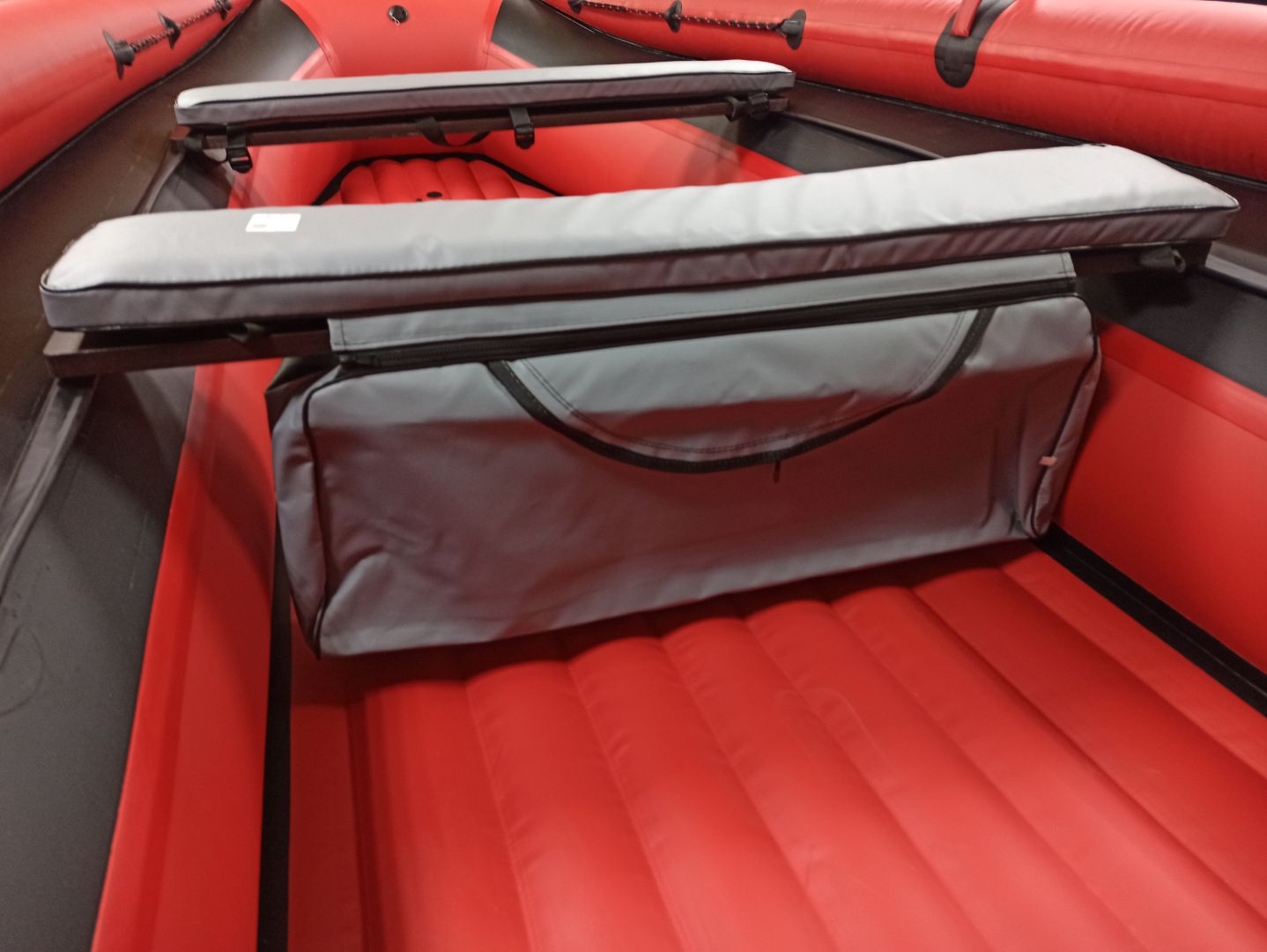 КОМПЛЕКТ МЯГКИХ НАКЛАДОК С СУМКОЙ ДЛЯ ЛОДОК 90Х20 СЕРЫЙ в Балакове