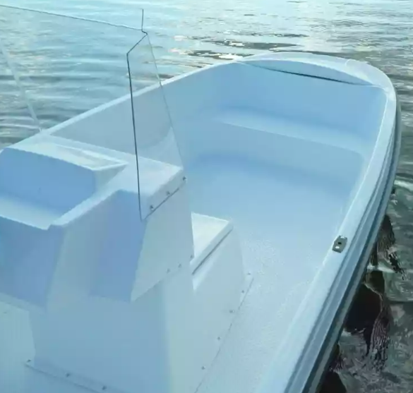 Стеклопластиковая лодка Пингвин с консолью (тримаран) в Балакове