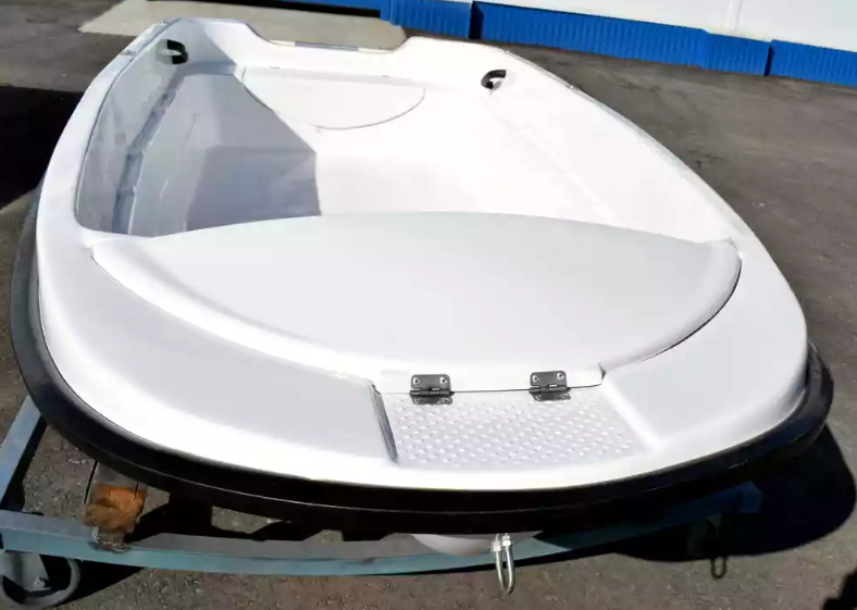 Стеклопластиковая лодка Пингвин (тримаран) в Балакове