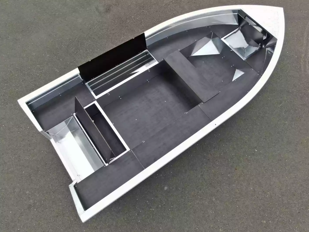 Алюминиевая лодка  Неман-420 в Балакове